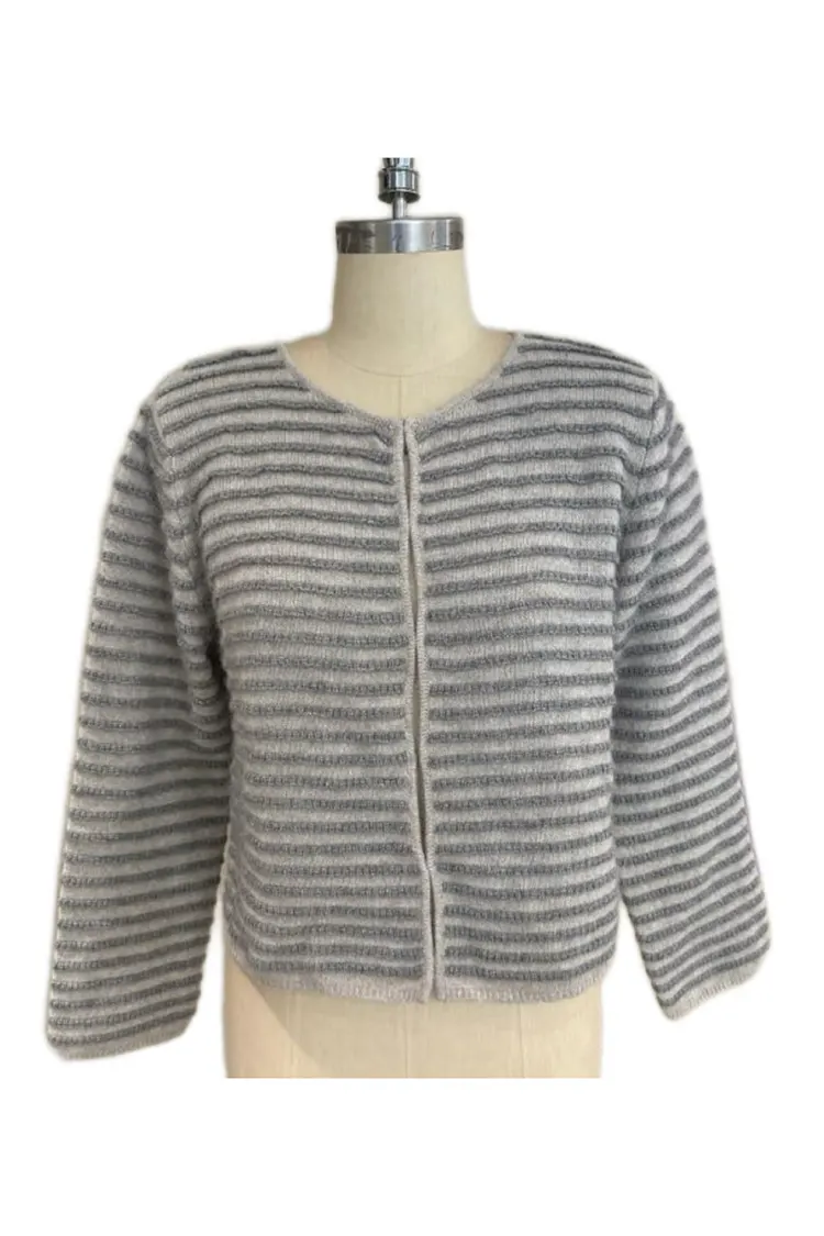 Warum ist ein gestreifter Kaschmirpullover für Damen die perfekte Investition für jede moderne Garderobe?