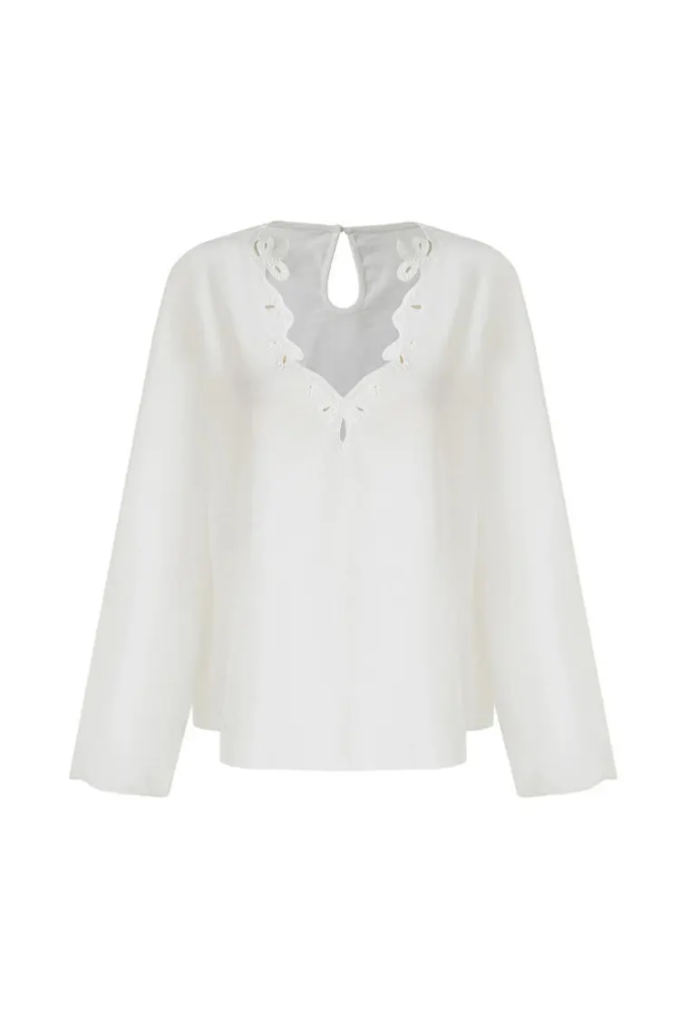 Wie kann eine bestickte Partybluse für Damen moderne Anlasskleidung aufwerten?